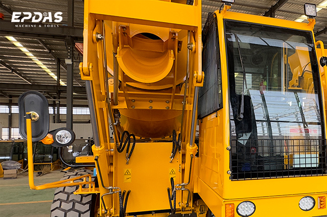 Articulated Self-loading Concrete Mixer