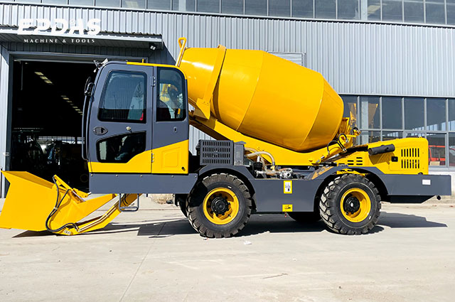 5.5m³ Self Loading Concrete Mixer Truck