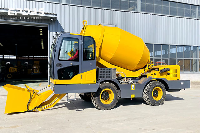 5.5m³ Self Loading Concrete Mixer Truck