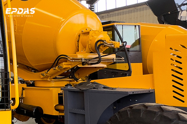 Articulated Self-loading Concrete Mixer